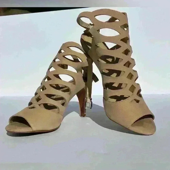 Gianni Bini Heels - Picture 1 of 10